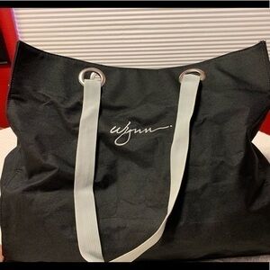 WYNN Las Vegas hotel black signature tote